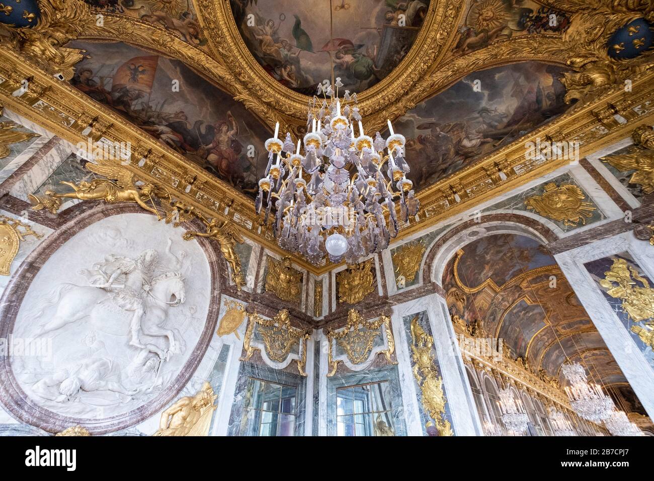 Details der bemalten Decken im Schloss Versailles am Stadtrand von Paris, Frankreich, Europa Stockfoto