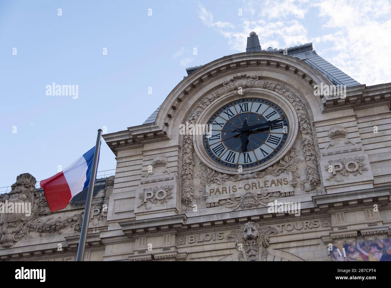 Uhr an der Fassade des Musée d'Orsay in Paris, Frankreich, Europa Stockfoto