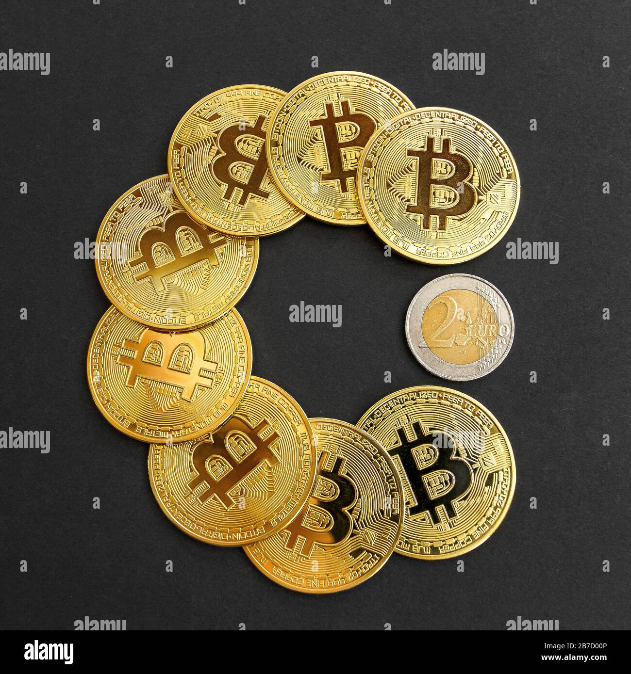 Bitcoin Cryptocurrency Gold Coin vs Euro. PAC-man aus Bitcoin-Münzen  verbraucht Euro. Handel an der Kryptokurrency Exchange. Trends im Bitcoin-Austausch  Stockfotografie - Alamy