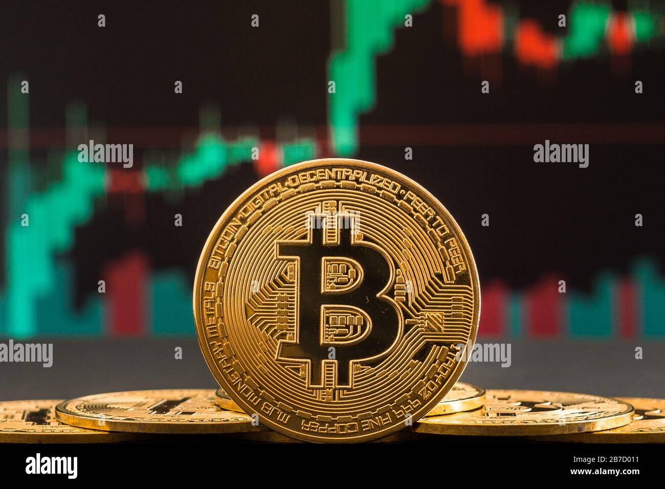 Bitcoin Cryptocurrency Goldmünze. Handel an der Kryptokurrency Exchange. Trends bei den Bitcoin-Wechselkursen. Anstieg- und Falldiagramme von Bitcoin. Stockfoto