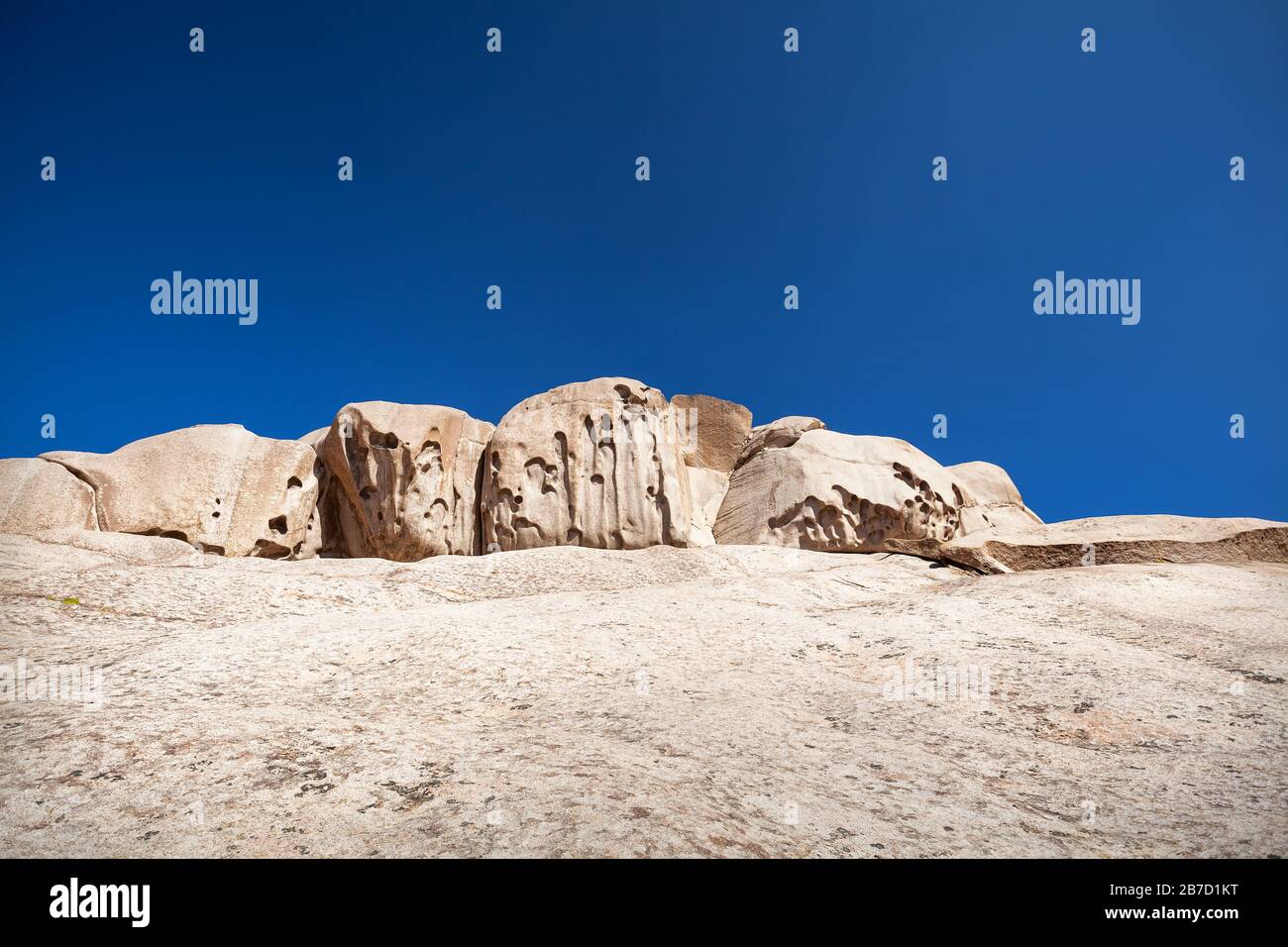 Erloschener Vulkan Bektau Ata in der Wüste des östlichen Kasachstan Stockfoto