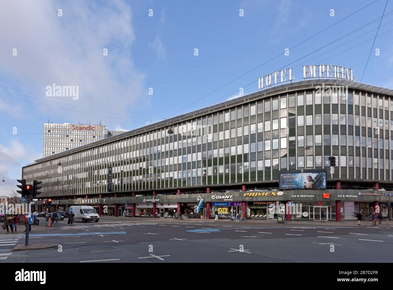 Hotel Imperial, Vester Farimagsgade 9, Kopenhagen, Dänemark. Scandic Copenhagen Hotel im Hintergrund. Hotelviertel im Zentrum von Kopenhagen. Stockfoto