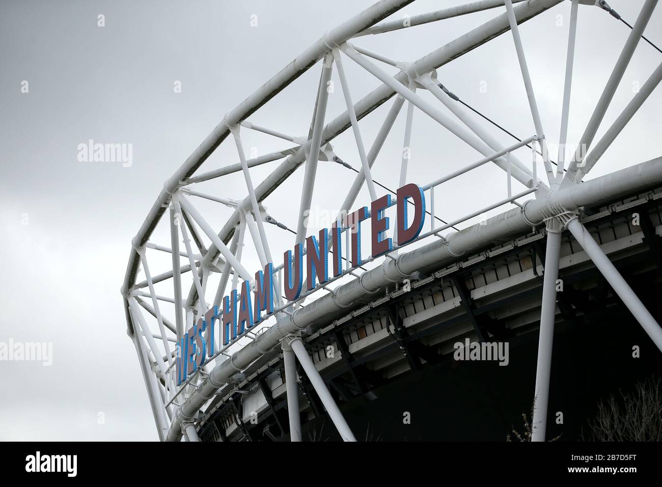 Ein Blick außerhalb des Londoner Stadions, der Heimat des West Ham United Football Club, nach der Ankündigung vom Freitag, dass die Premier League alle Spiele bis Samstag, den 4. April 2020 ausgesetzt hat. Stockfoto