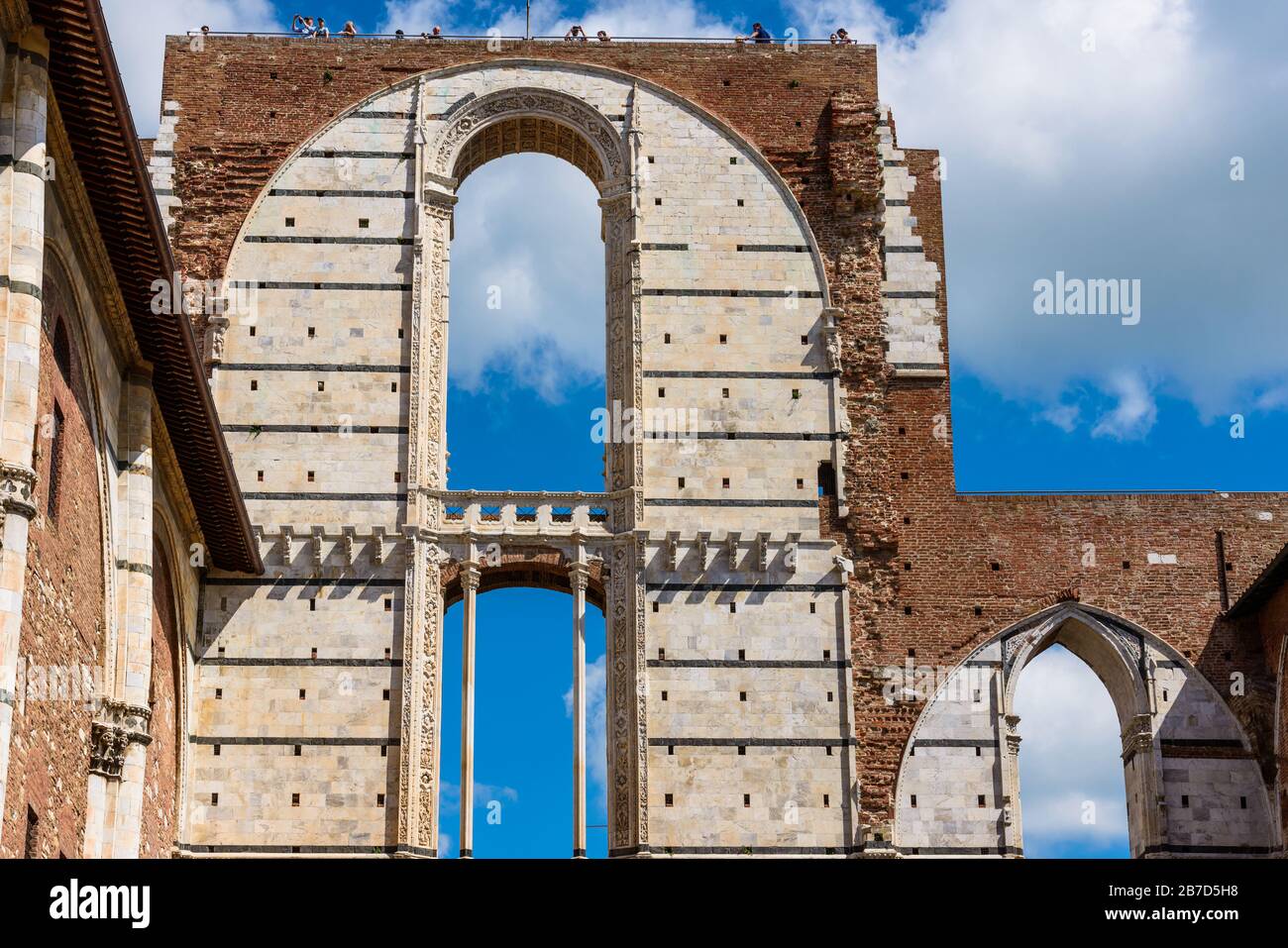 Facciatone, eine Panoramaterasse auf der Piazza del Duomo in Siena, Toskana, Italien Stockfoto