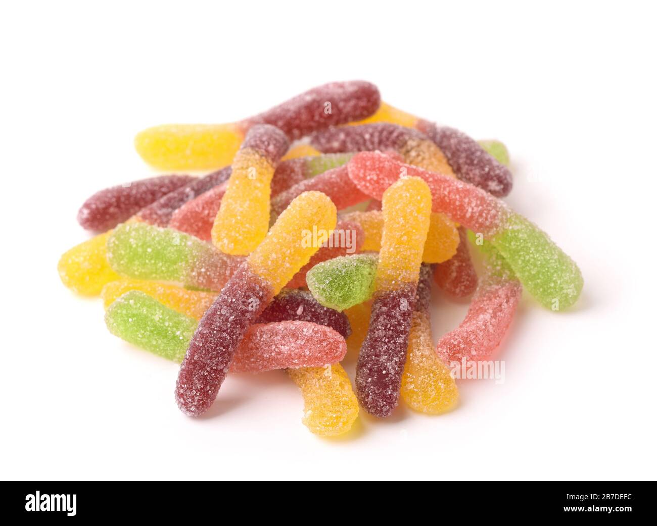 Haufen bunter Gummy Gelee Würmer Süßigkeiten isoliert auf weiß Stockfoto