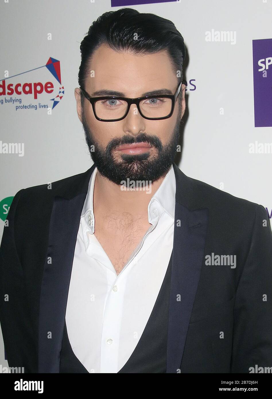 Okt 10, 2017 - London, England, Großbritannien - Specsavers Spektakelträger des Jahres 2017, 8 Northumberland Avenue - Outside Arrivals Photo Shows: Rylan Clark Stockfoto