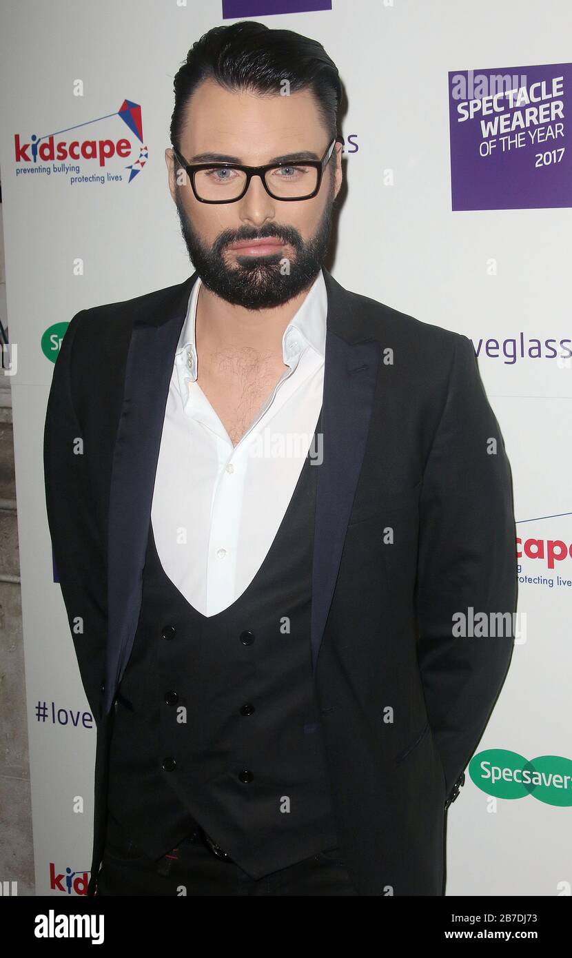 Okt 10, 2017 - London, England, Großbritannien - Specsavers Spektakelträger des Jahres 2017, 8 Northumberland Avenue - Outside Arrivals Photo Shows: Rylan Clark Stockfoto