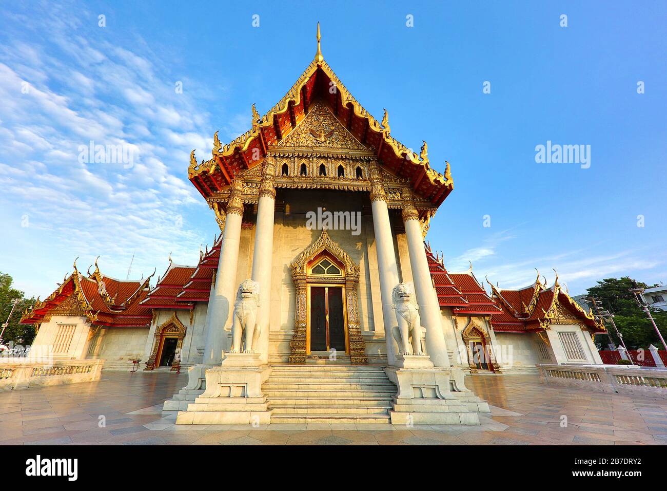 Buddhistischer Marmortempel, auch Wat Benchamabopit Dusitvanaram in Bangkok, Thailand genannt. Stockfoto