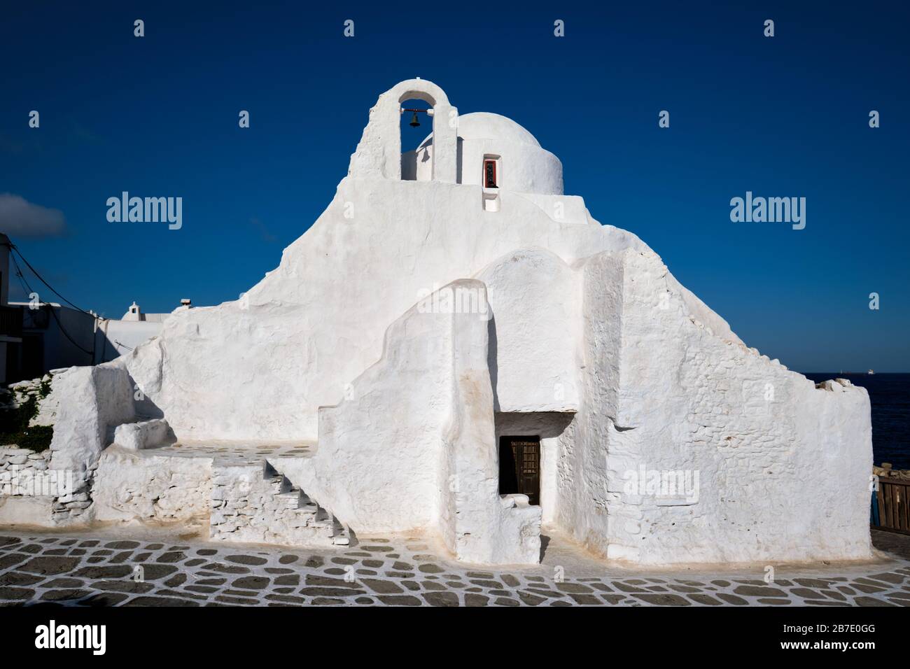 Griechisch-orthodoxe Kirche von Panagia Paraportiani in der Stadt Chora auf der Insel Mykonos Stockfoto
