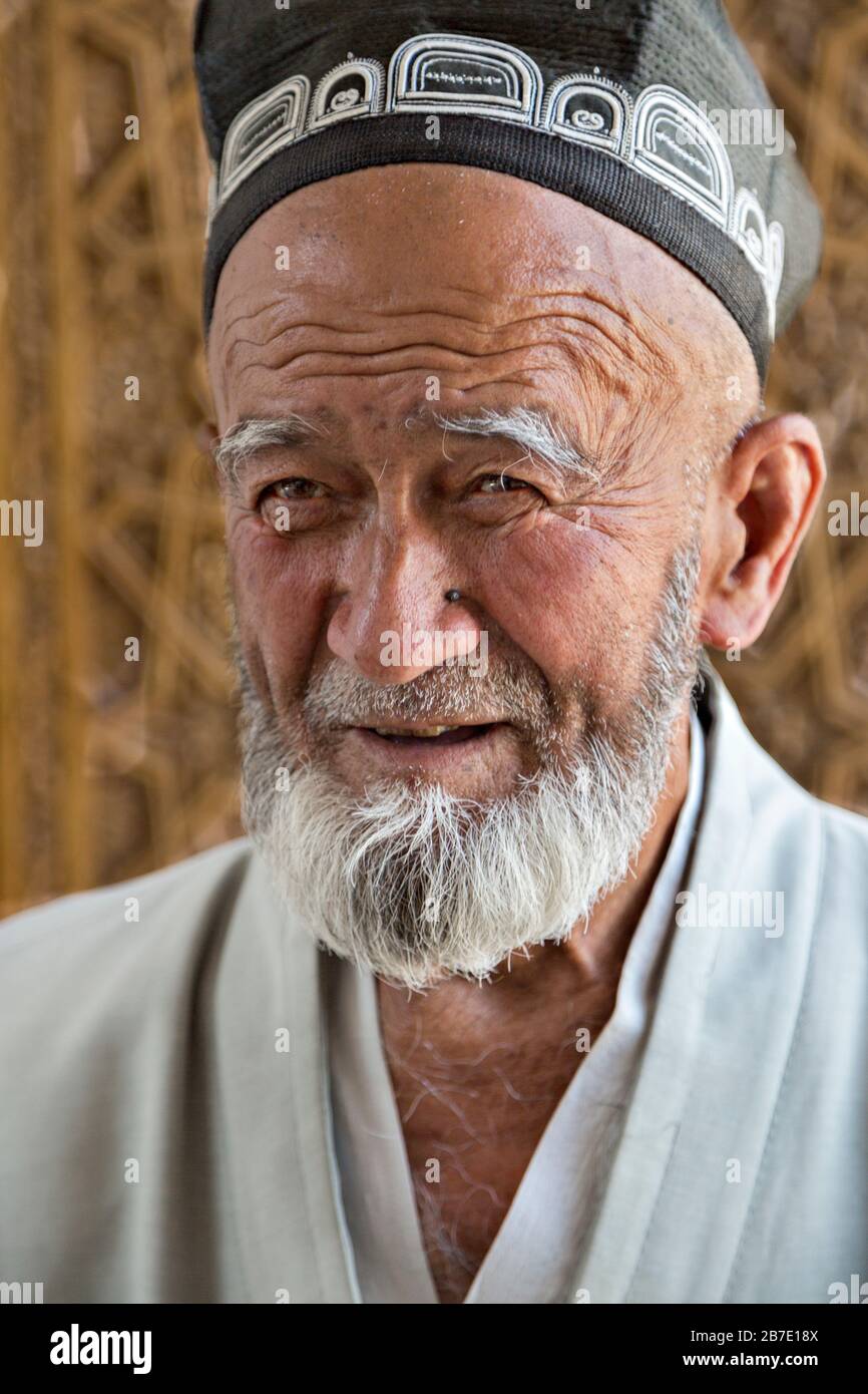 Porträt eines usbekischen Mannes in Samarkand, Usbekistan. Stockfoto