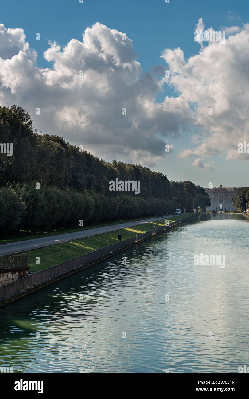 Italien, CASERTA - 19. Oktober 2019: Der Königspalast und die Gärten von Caserta (Palazzo reale di Caserta), erbaut im 18. Jahrhundert, ehemalige Residenz des Barock Stockfoto