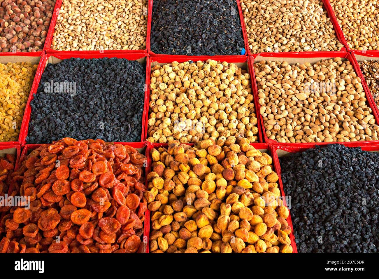 Verschiedene getrocknete Früchte in OSH Bazar, Kirgisistan Stockfoto