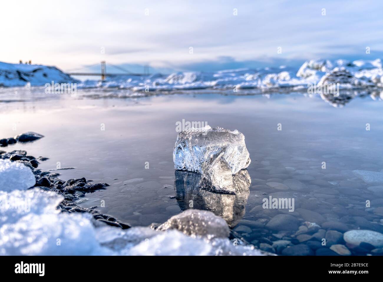 Eisberge Ziehen In Richtung Meer Stockfoto