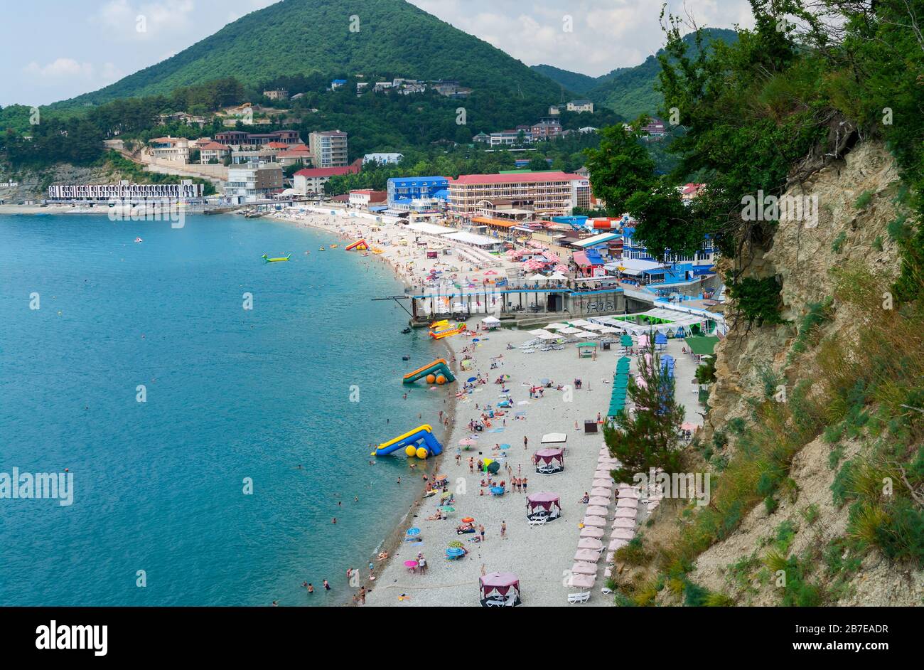 Viele Badegaste Am Strand Am Schwarzen Meer Olginka Krasnodar Krai Russland Stockfotografie Alamy