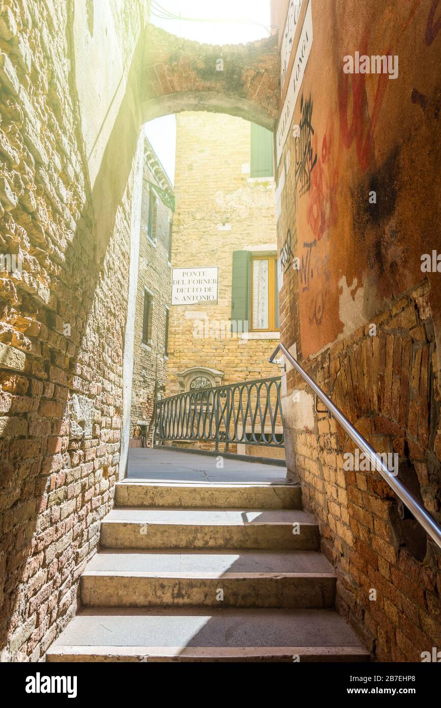 Venedig, Italien - 17. MAI 2019: Verworrene Wanderwege in Venedig Stockfoto