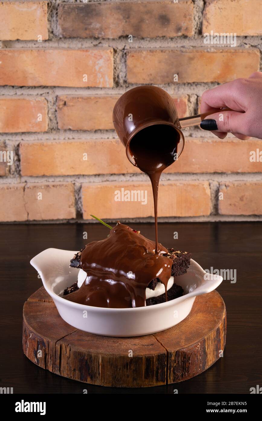 Strömender heißer Schuck auf Brownies Stock-Foto Stockfoto