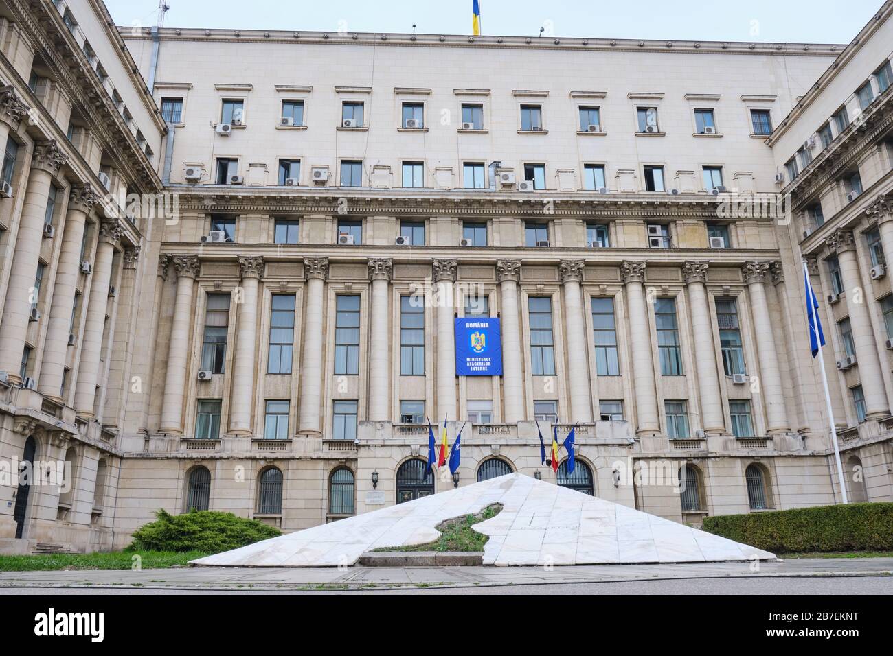 Bukarest, Rumänien - 14. März 2020: Gebäude des Innenministeriums (rumänisch: Ministeriul Afacerilor Interne), ehemaliger Sitz der Centr Stockfoto