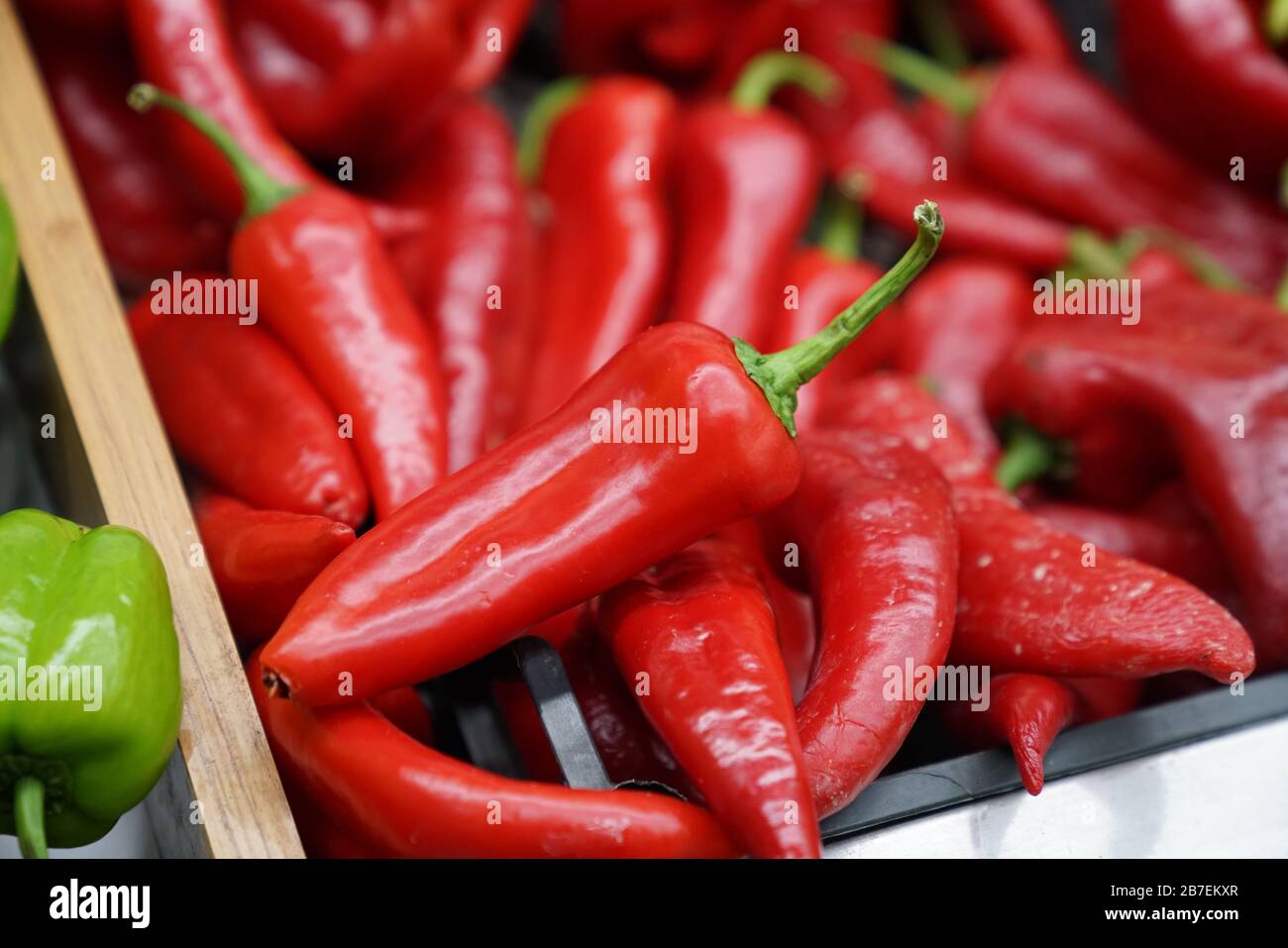 Obst und Gemüse auf biologischem Jahrmarkt-Foto Stockfoto