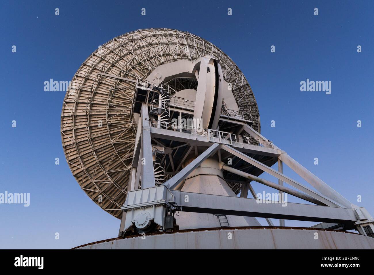 MERLIN-TELESKOP am Mullard Radio Astronomy Observatory in der Nähe von Cambridge, Großbritannien Stockfoto