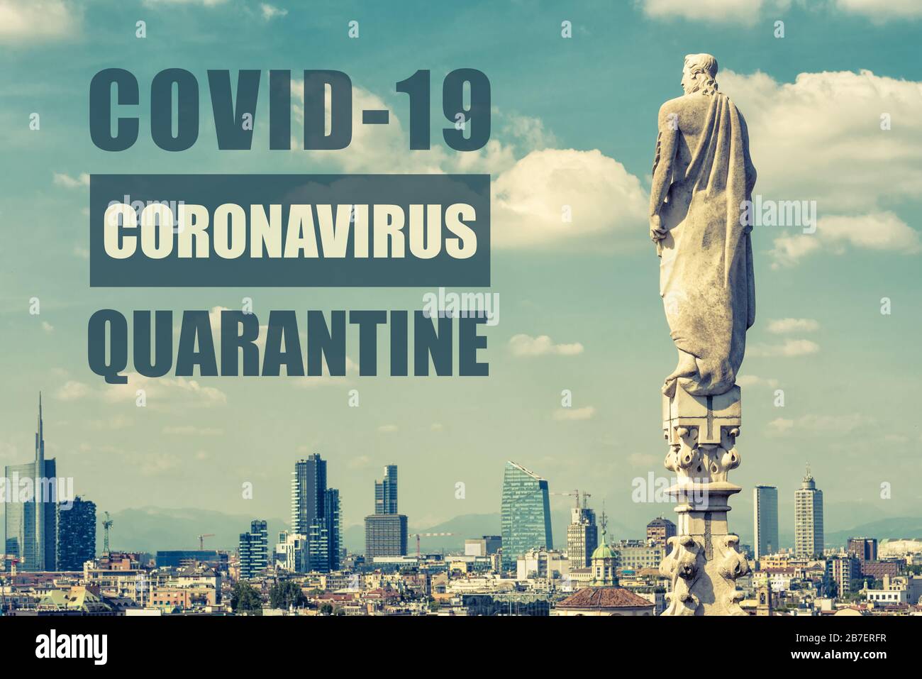 COVID-19 Coronavirus in Italien, Text Quarantäne auf Foto von Mailand. Italienische Touristenattraktionen wegen neuartigen Corona-Virus-Ausbruchs geschlossen. Konzept von COVI Stockfoto