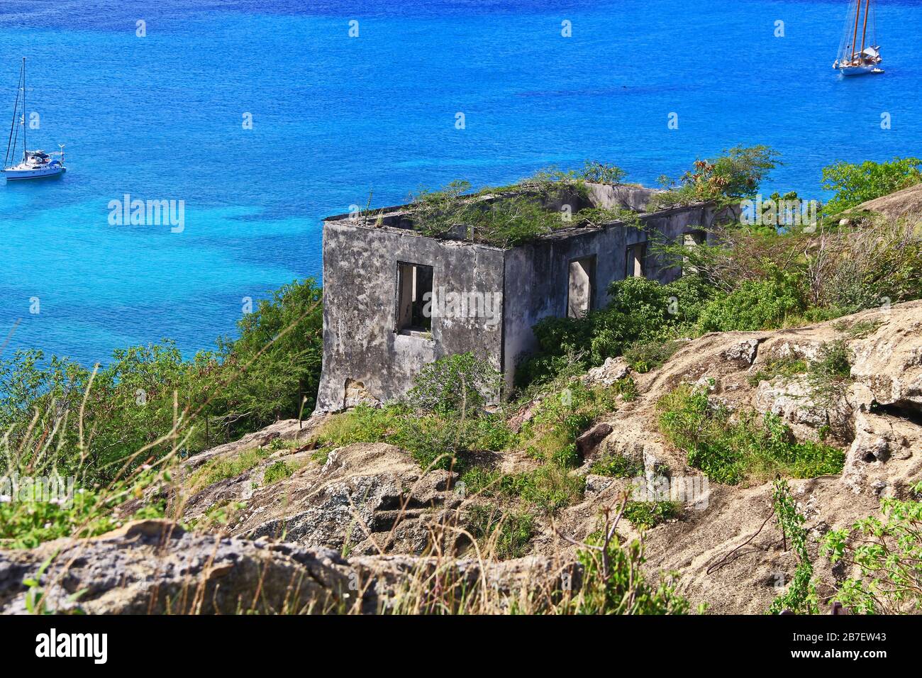 Blick auf die Deep Bay vom Old Fort Barrington in St. John's Antigua Stockfoto