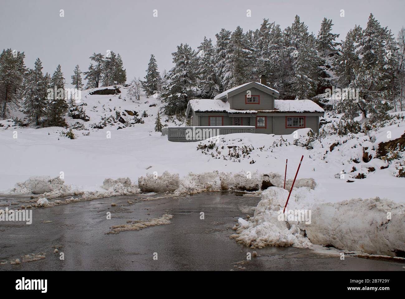 Wintereindruck auf Fjaerlandsvegen, Nationalstraße Nr. 5, Norwegen Stockfoto