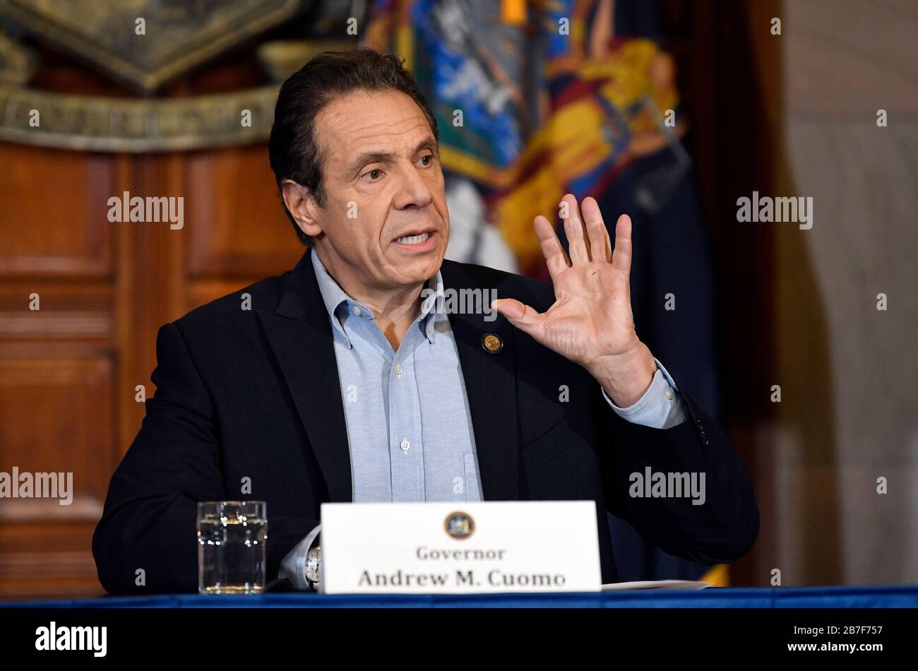 Albany, New York/Vereinigte Staaten 3/16/20 New York Reg. Andrew Cuomo gibt während einer Pressekonferenz im State Capitol ein Update zum Coronavirus. Stockfoto