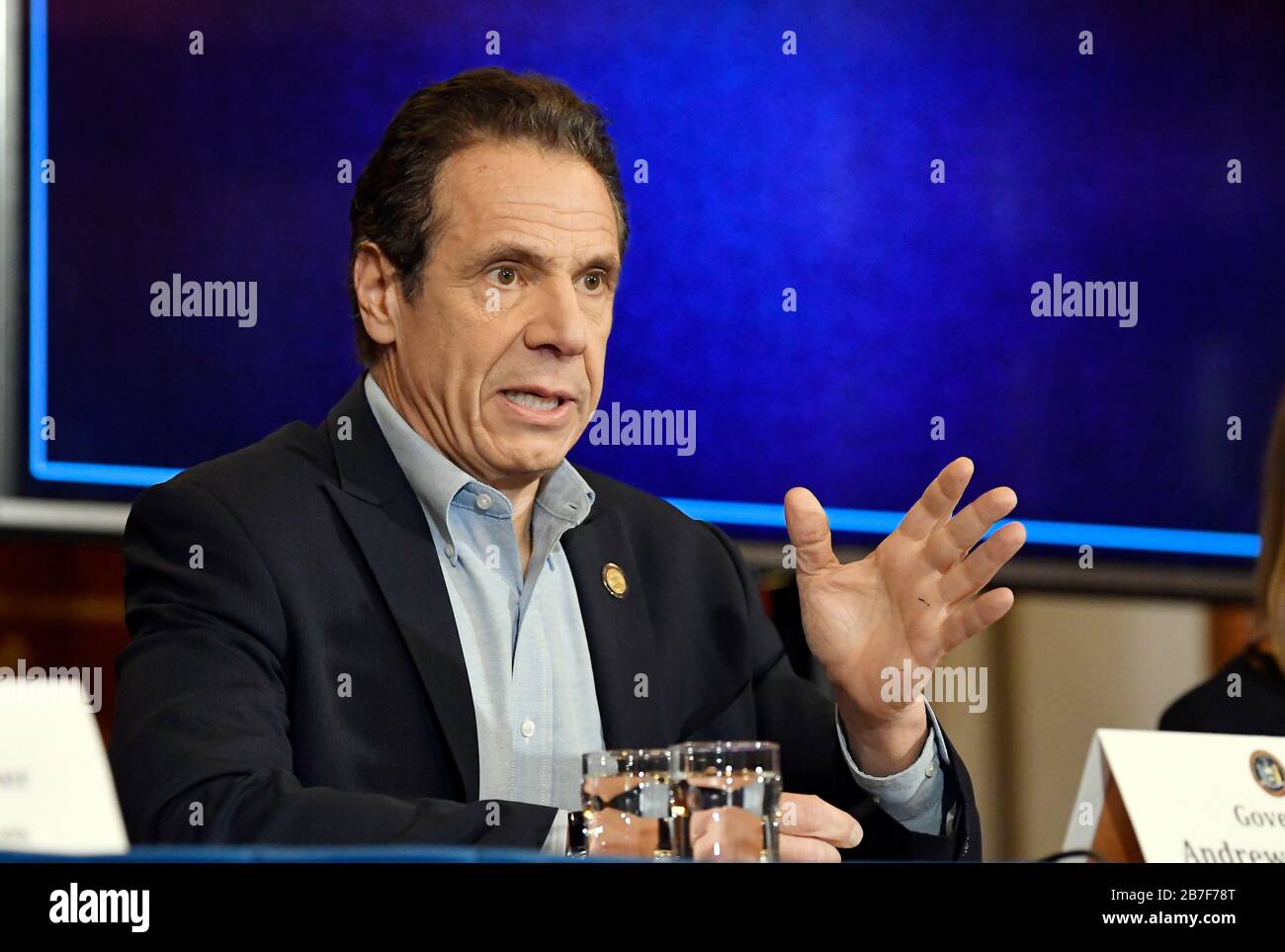 Albany, New York/Vereinigte Staaten 3/16/20 New York Reg. Andrew Cuomo gibt während einer Pressekonferenz im State Capitol ein Update zum Coronavirus. Stockfoto