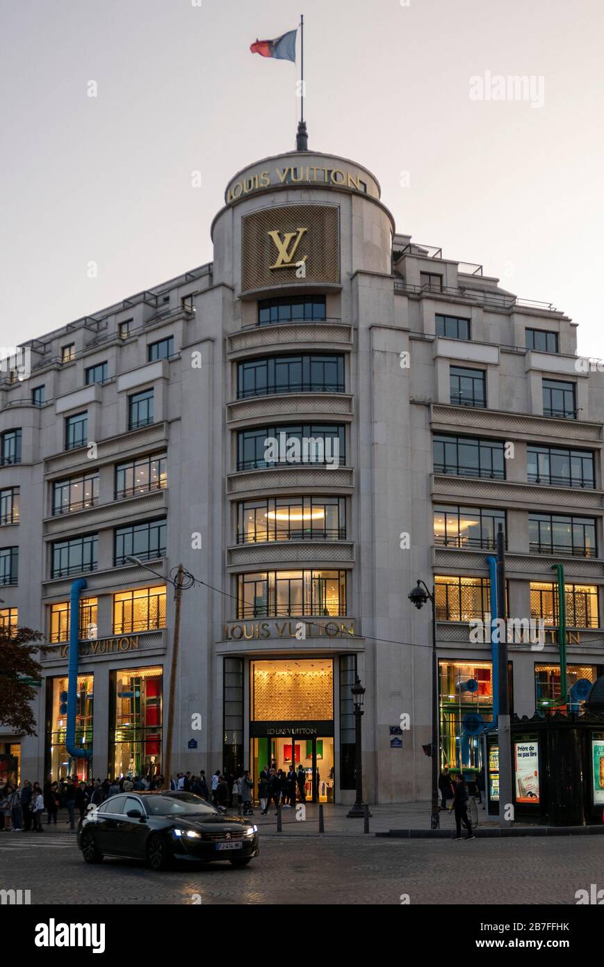 Louis Vuitton Store an der Avenue Champs-Élysées in Paris, Frankreich, Europa Stockfoto
