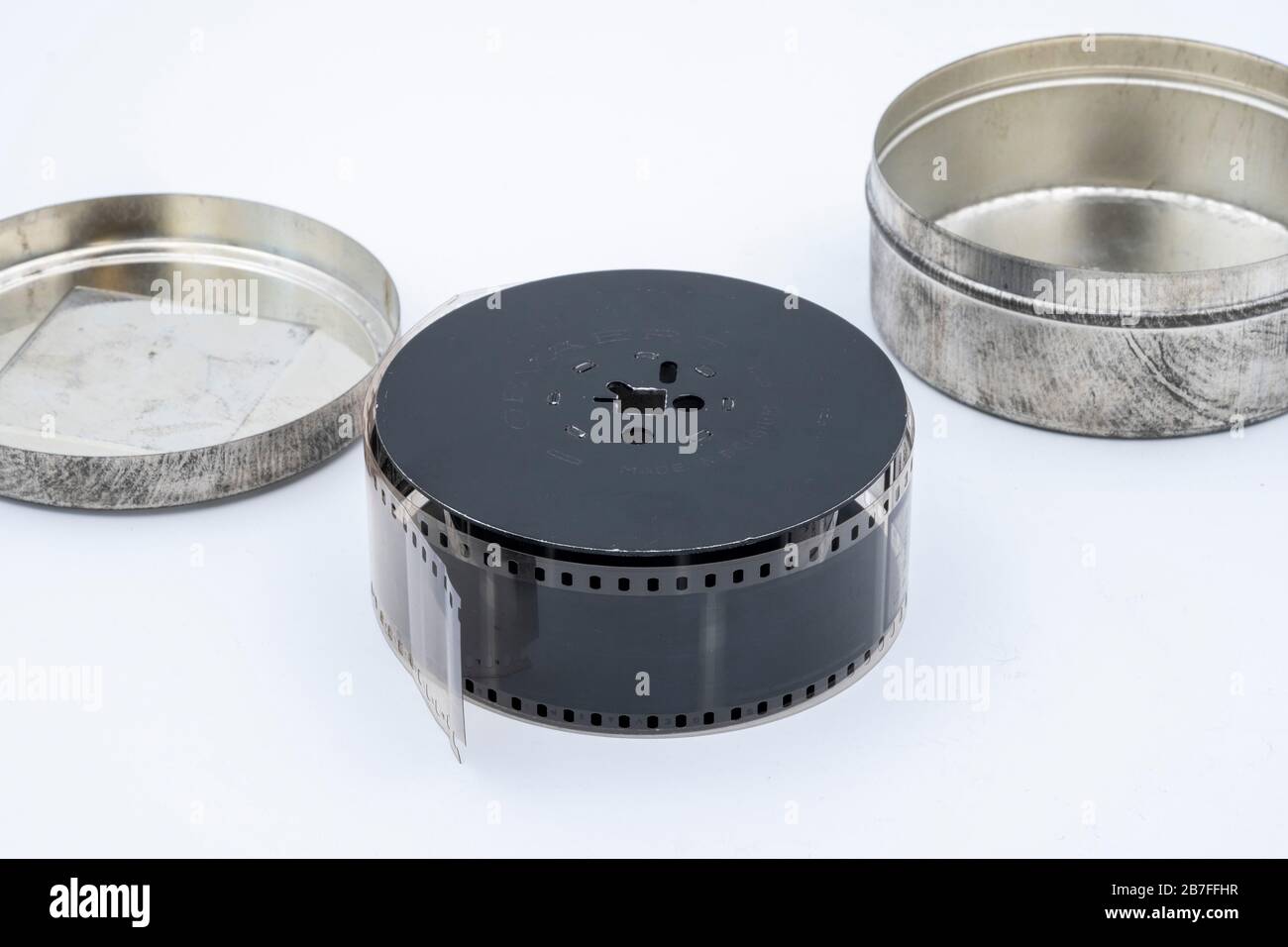 35-mm-Film auf weißem Hintergrund Stockfoto