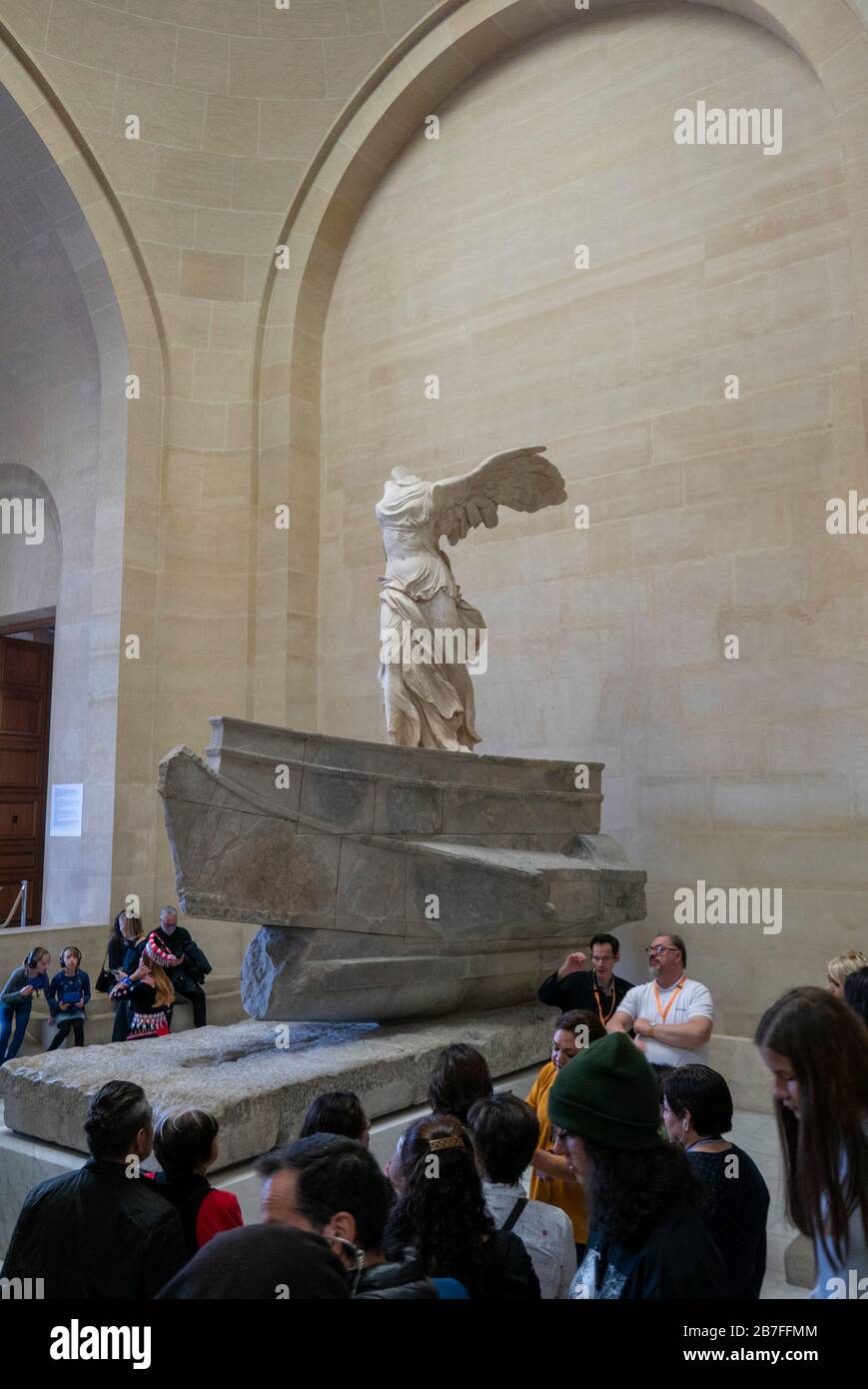 Der Winged Victory of Samothrace Ancient Greece Sculpture im Louvre Museum in Paris, Frankreich, Europa Stockfoto