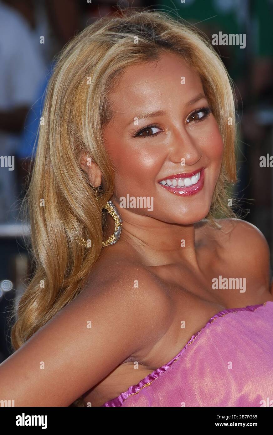 Adrienne Bailon bei der Weltpremiere von "Miami Vice" im Mann Village Theatre in Westwood, CA. Die Veranstaltung fand am Donnerstag, den 20. Juli 2006 statt. Foto von: SBM / PictureLux Stockfoto