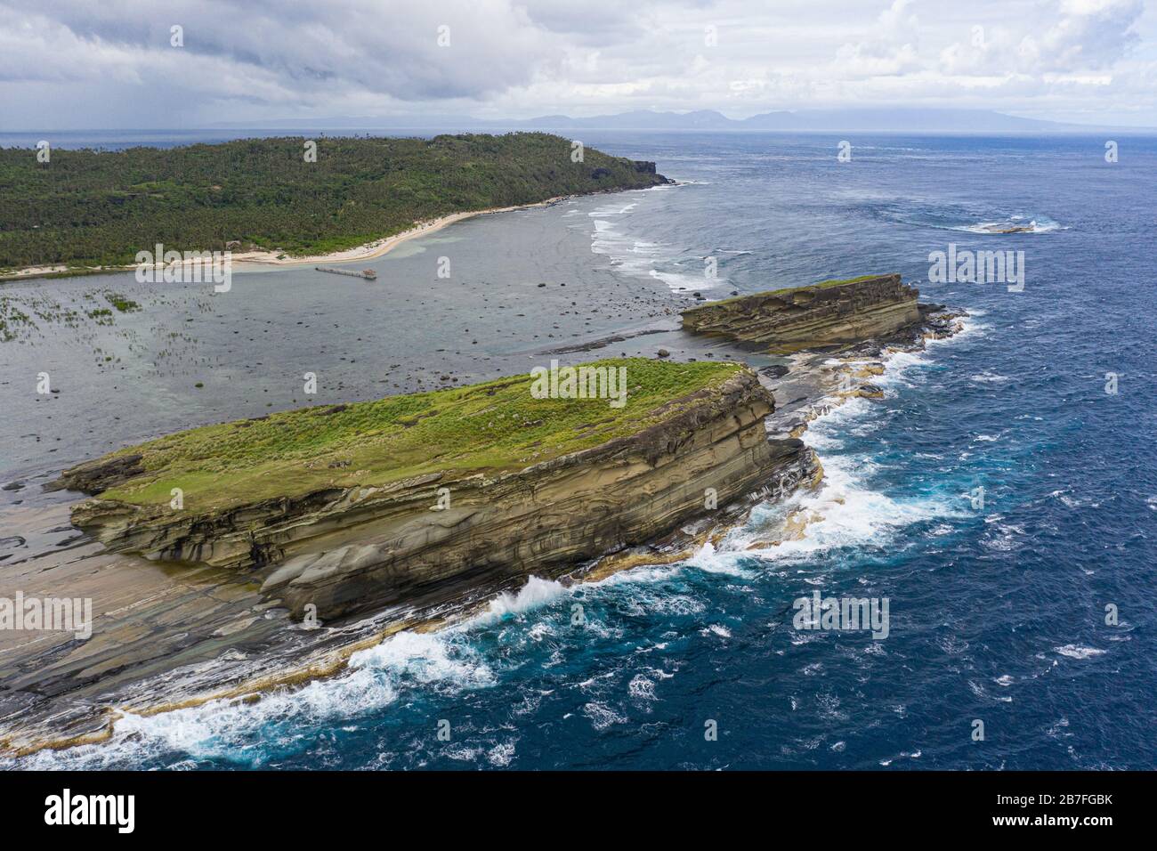 Landschaftlich reizvolle Felsformationen entlang der Küste von Biri Island, Northern samar, Philippinen Stockfoto