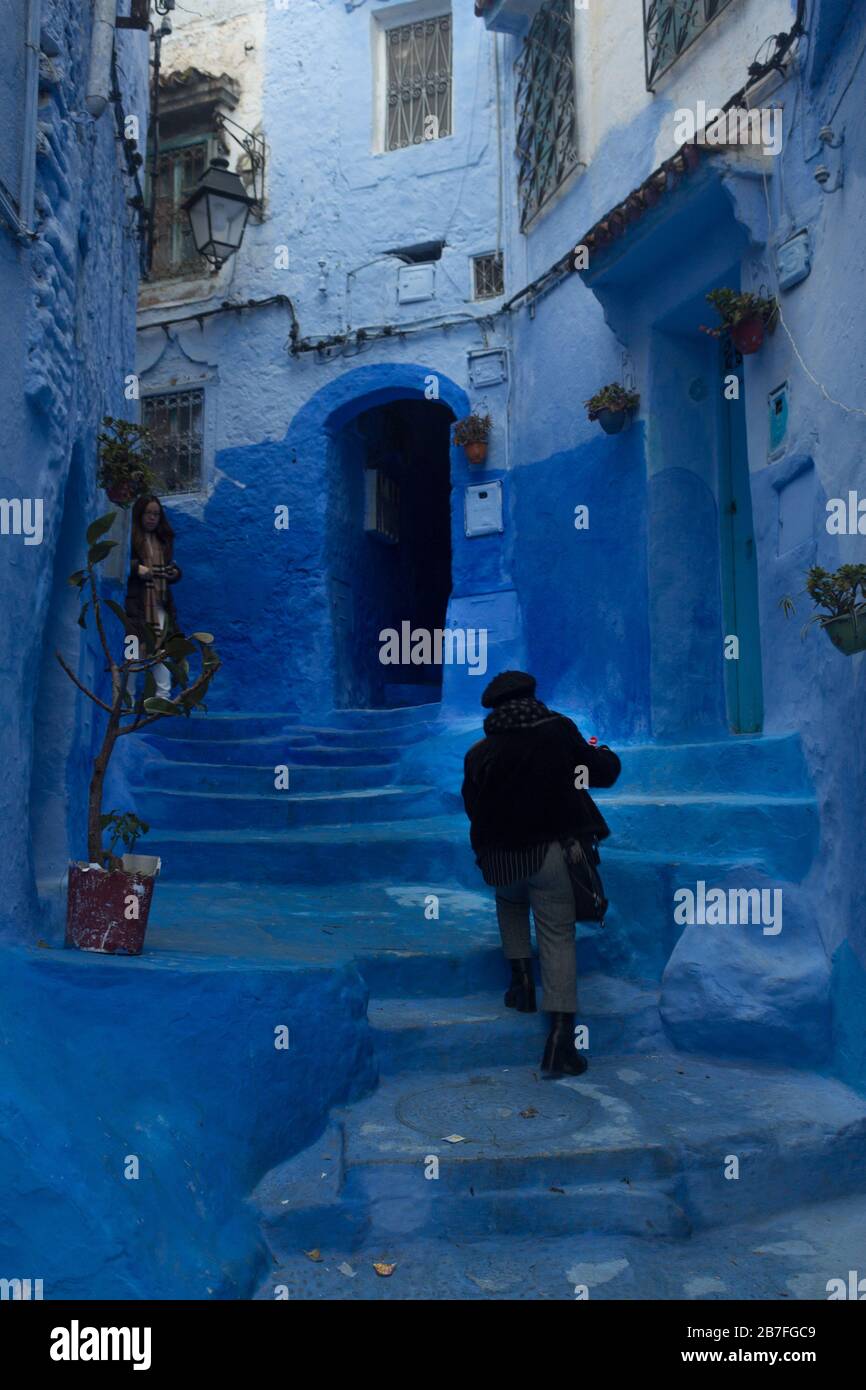 Die blaue Stadt, Chefchaouen, Chaouen in Marokko. Unglaublich in der Nacht. Stockfoto