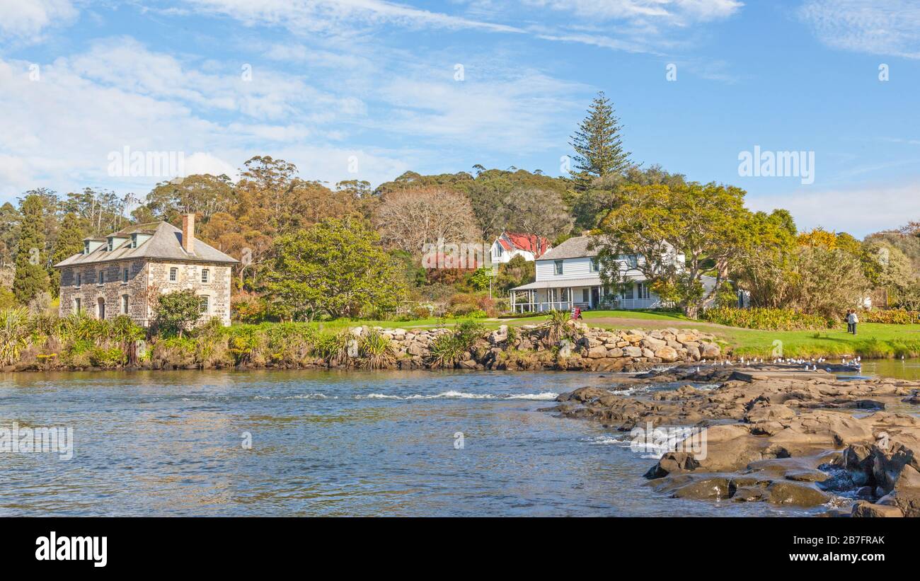 Die Kerikeri Missionsstation, mit dem Stone Store auf der linken Seite, dem Missionshaus auf der rechten Seite und der St James Church im Hintergrund. Stockfoto