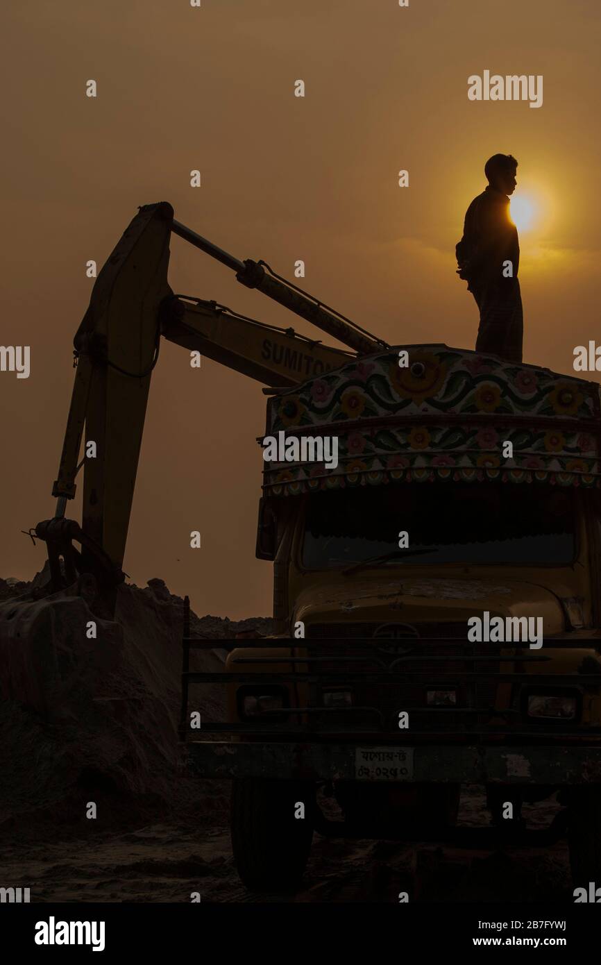 Arbeit ist ein kritischer Beitrag in der landwirtschaftlichen Produktion. Sie macht mehr als die Hälfte der Produktionskosten aus. Foto von einigen Arbeitskräften in der Landwirtschaft. Stockfoto