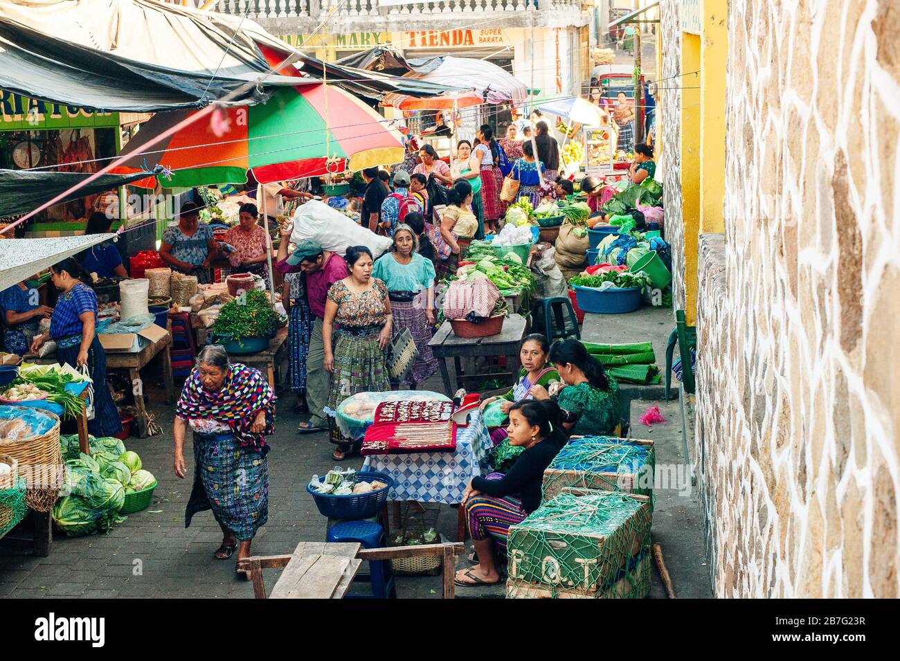 SAN PEDRO LA LAGUNA, GUATEMALA - APRIL 2019 Blick auf die Stadt San Pedro la Laguna Stockfoto