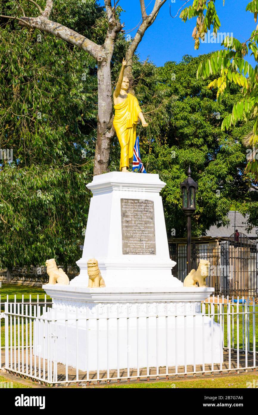 Südasien Sri Lanka Kandy Sinhala Central Province alte Hauptstadt Statue Hikkaduwe Sri Sumangala Thera Buddhistischer Erweckungsgelehrter Priester 1827-1911 Stockfoto