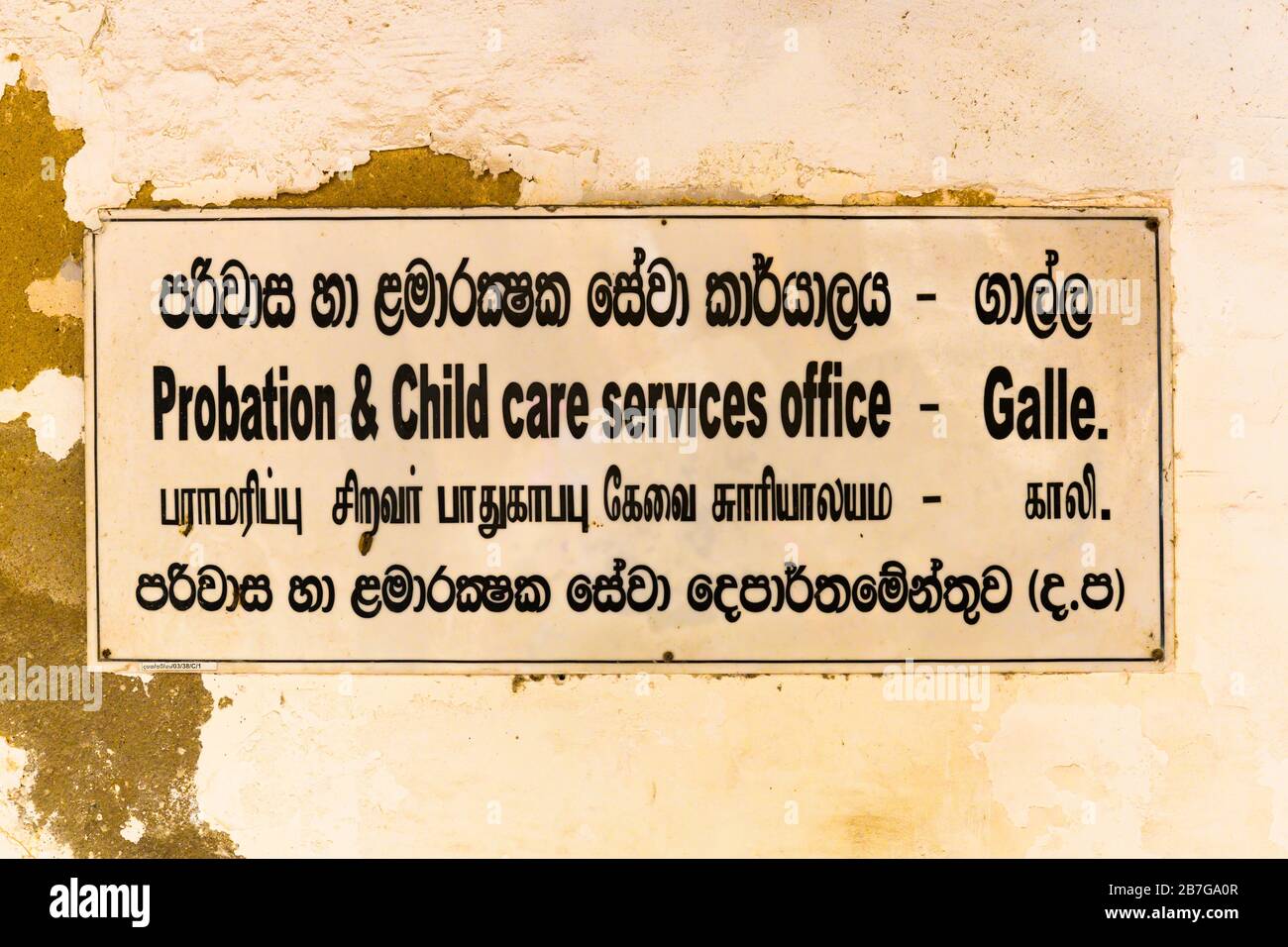 Südasien Sri Lanka Fort Galle koloniale Stadtzentrum alten alten Hafen Probation & Kinderbetreuung Service 4 Sprachen Skript Sozialdienste Büro Stockfoto