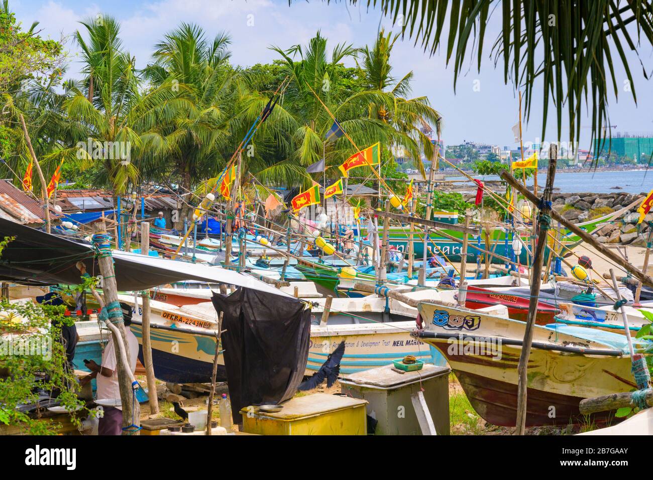 Südasien Sri Lanka Fort Galle koloniale Stadtzentrum alten alten Hafen Angeln Segelboote Hafen Strand Meer Indischer Ozean schwimmt Netze Stockfoto