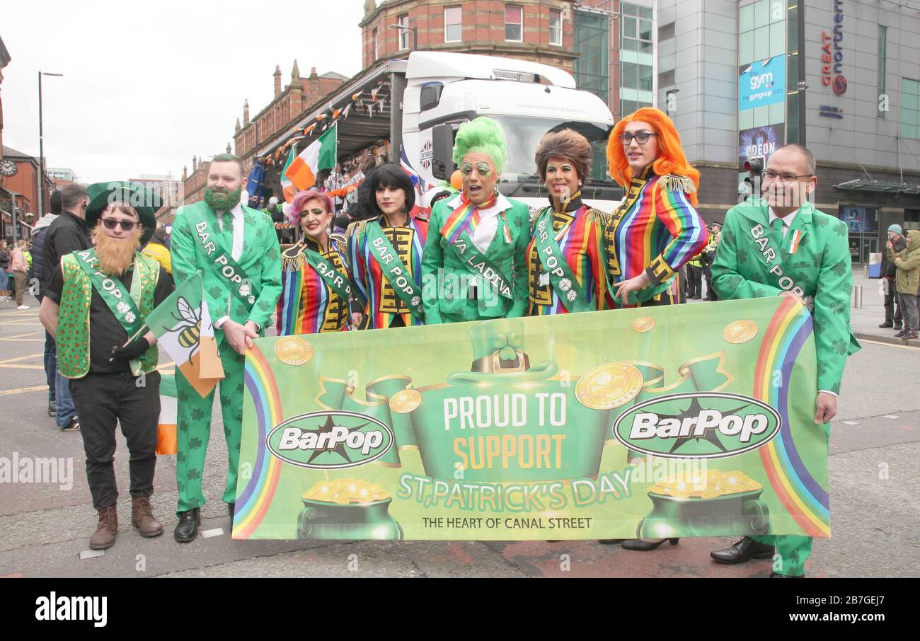 St. Patrick's Day Parade in Manchester, Großbritannien. Mitglieder der LGBT+ Community von Canal St Manchester Stockfoto