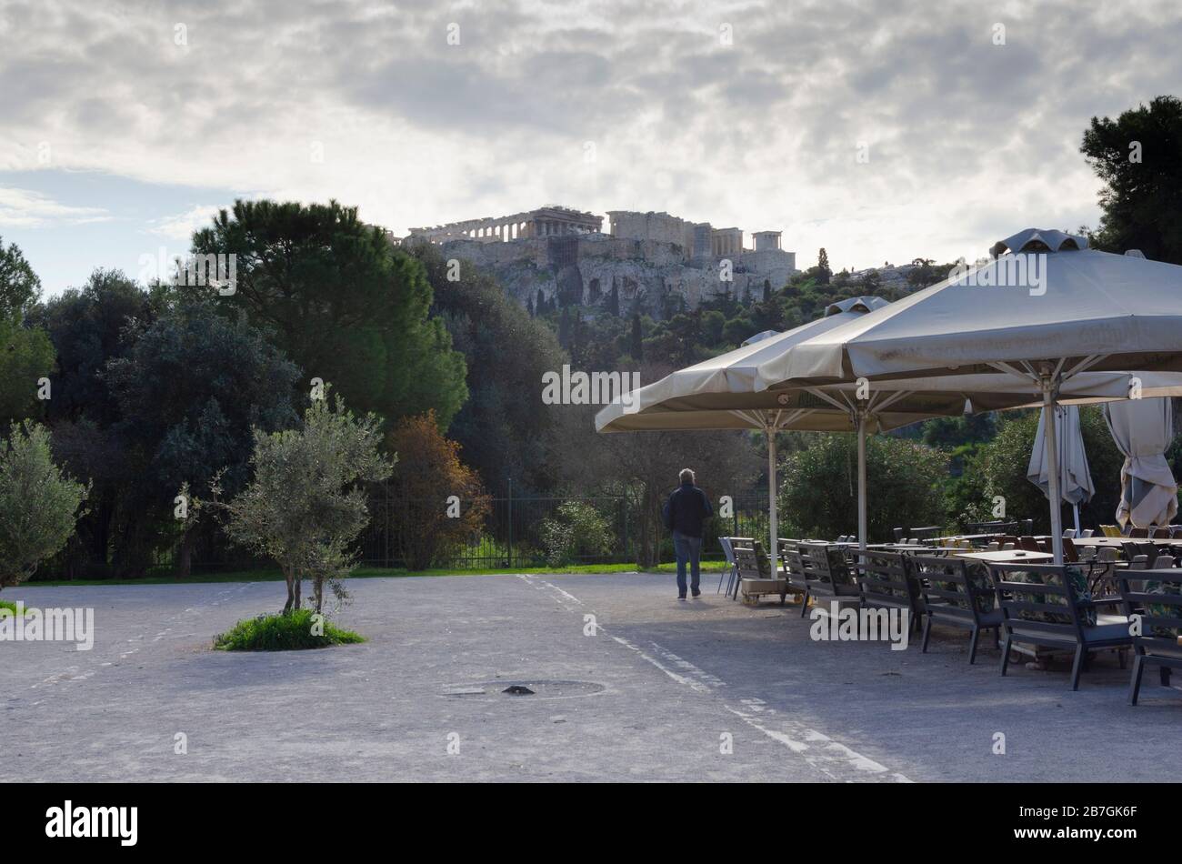 ATHEN, GRIECHENLAND - 03. März 2020 - der Parthenon von Thissio im Zentrum Athens Griechenland aus gesehen Stockfoto