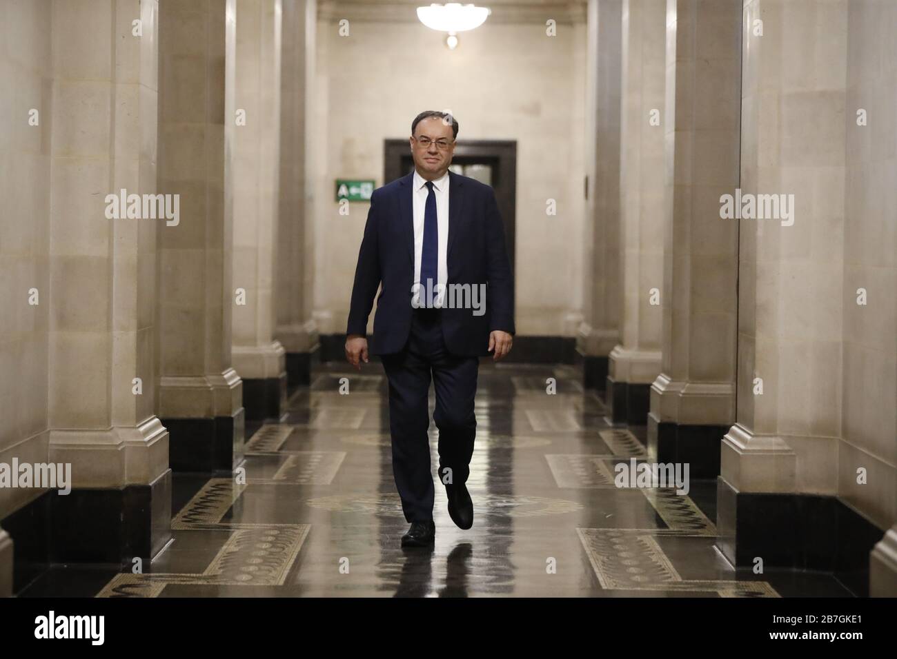 Der neue Gouverneur der Bank von England, Andrew Bailey, während eines Fotorufs an seinem ersten Tag in der Zentrale der Zentralbank in London. Stockfoto