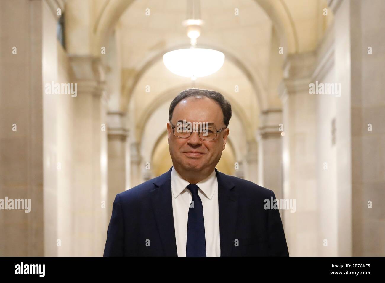 Der neue Gouverneur der Bank von England, Andrew Bailey, während eines Fotorufs an seinem ersten Tag in der Zentrale der Zentralbank in London. Stockfoto