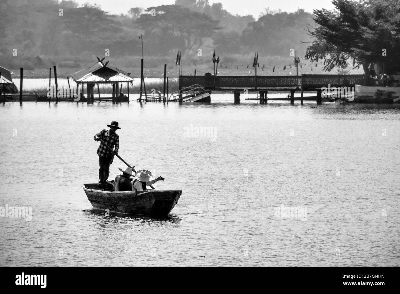 Früher fuhr das Boot mit der Fähre nach Wat Tilok Aram, Phayao, Thailand Stockfoto