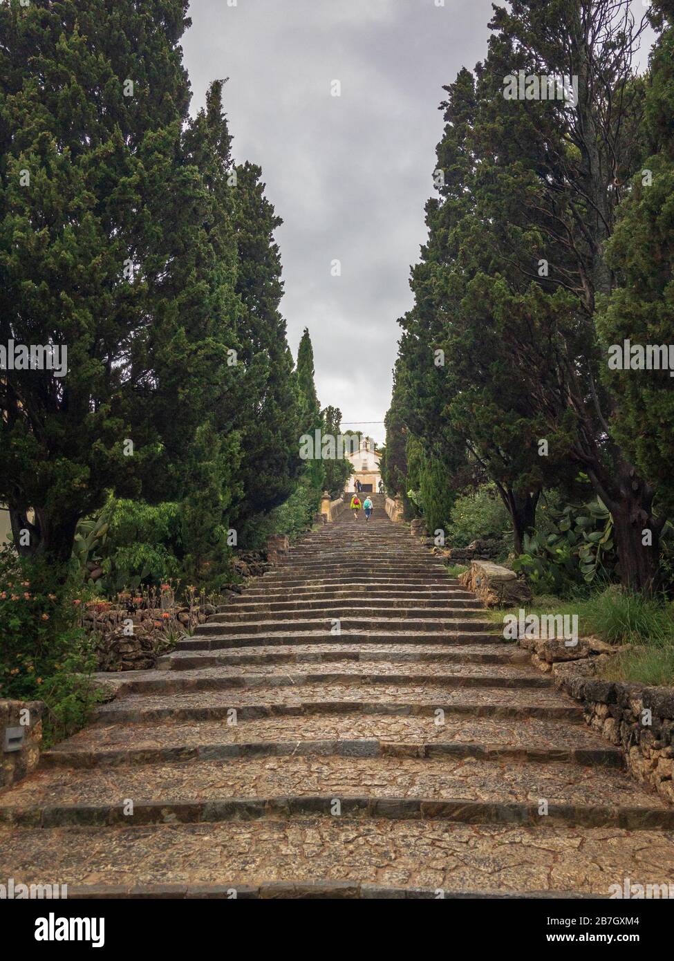Die Treppe Carrer del Calvari führt über 365 Stufen zur Kapelle El Calvari in Pollenca, Mallorca, Spanien Stockfoto