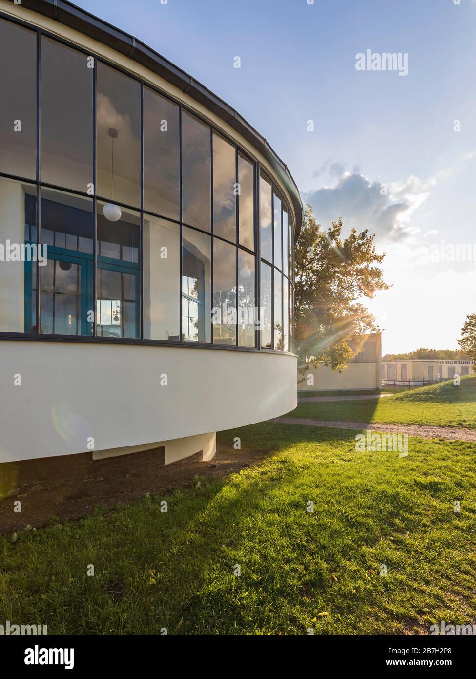 Glasierte Rotunde, Kornhaus, Restaurant an der Elbe, Bauhaus, Dessau-Rosslau, Sachsen-Anhalt, Deutschland Stockfoto