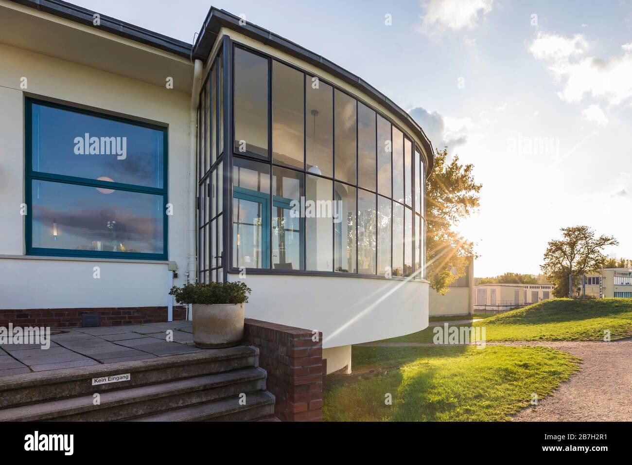 Glasierte Rotunde, Kornhaus, Restaurant an der Elbe, Bauhaus, Dessau-Rosslau, Sachsen-Anhalt, Deutschland Stockfoto