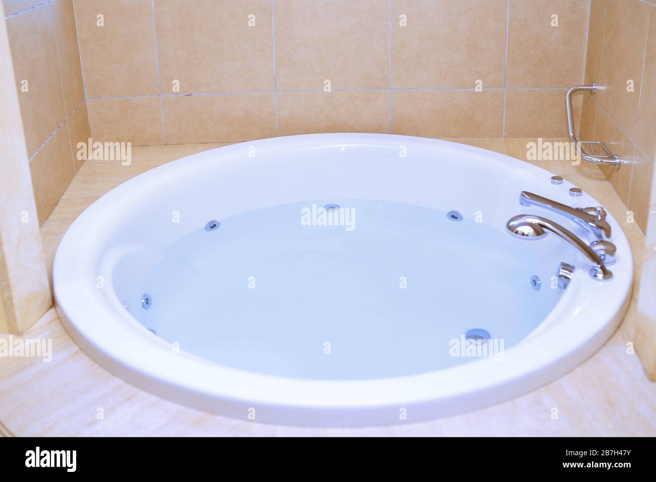 Volle badewanne Fotos und Bildmaterial in hoher Auflösung Alamy