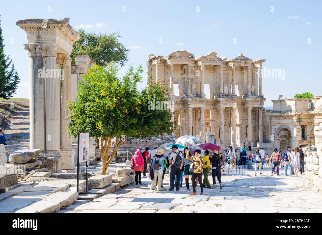 Ephesus, Türkei - 1. Oktober 2015: Fassade der Bibliothek von Ancient Celsius Stockfoto